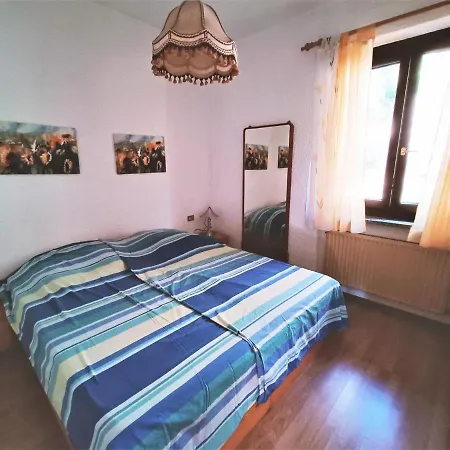 In Italy With Mountain Views Ferienhaus Agra